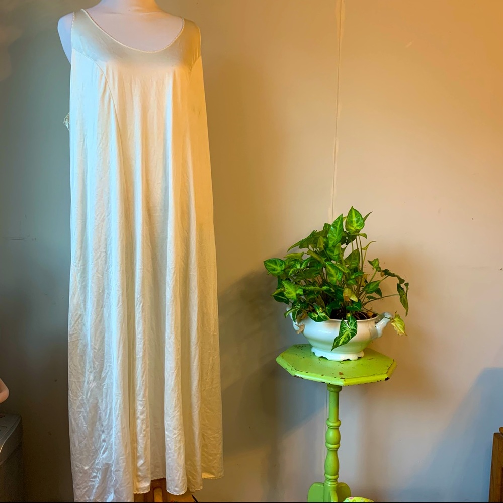 Vintage Cream 3X Plus Sz Floor-Length Sleeveless Intimates Nightgown Valentine’s